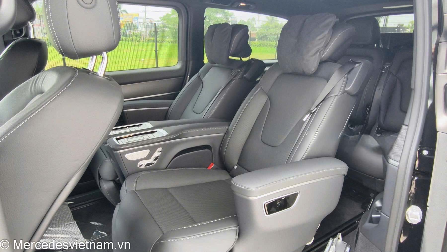 Mercedes V300 AMG