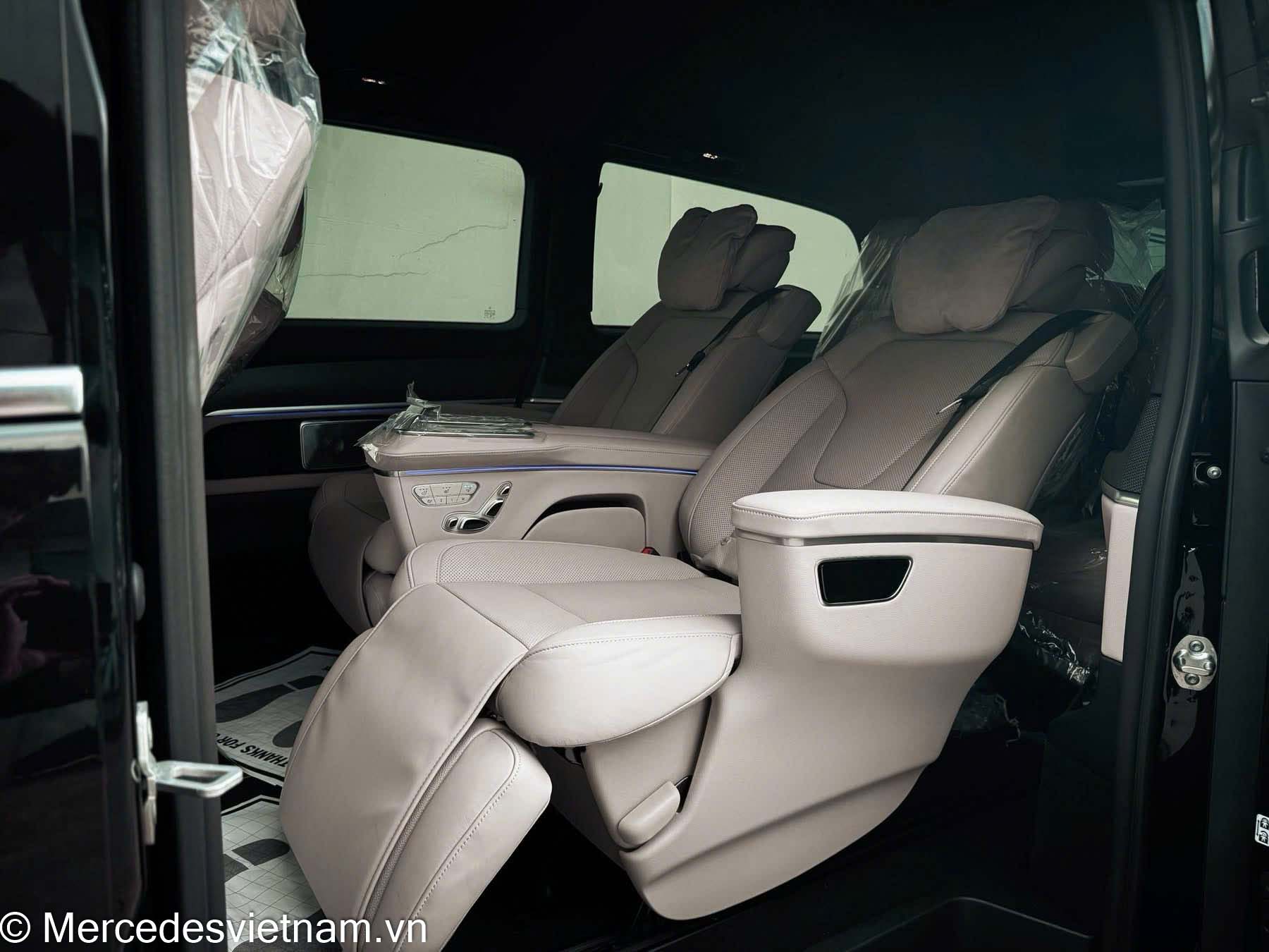 Mercedes V300 AMG