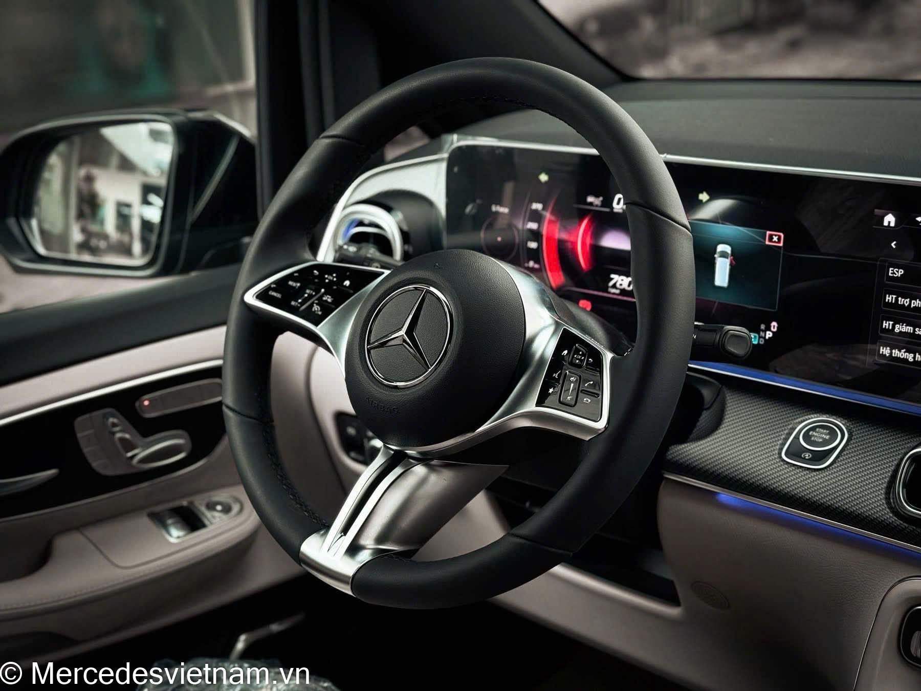 Mercedes V300 AMG