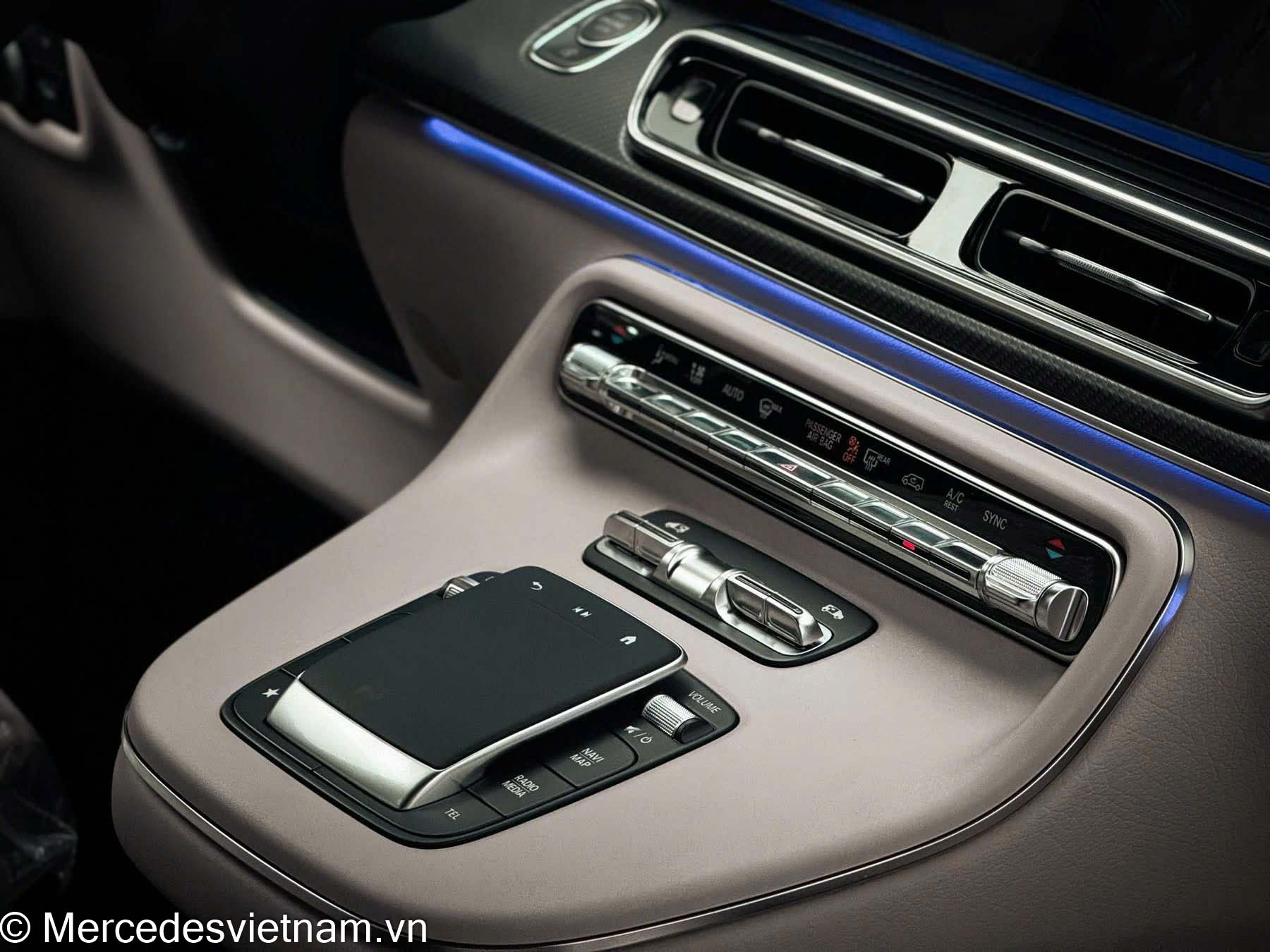 Mercedes V300 AMG
