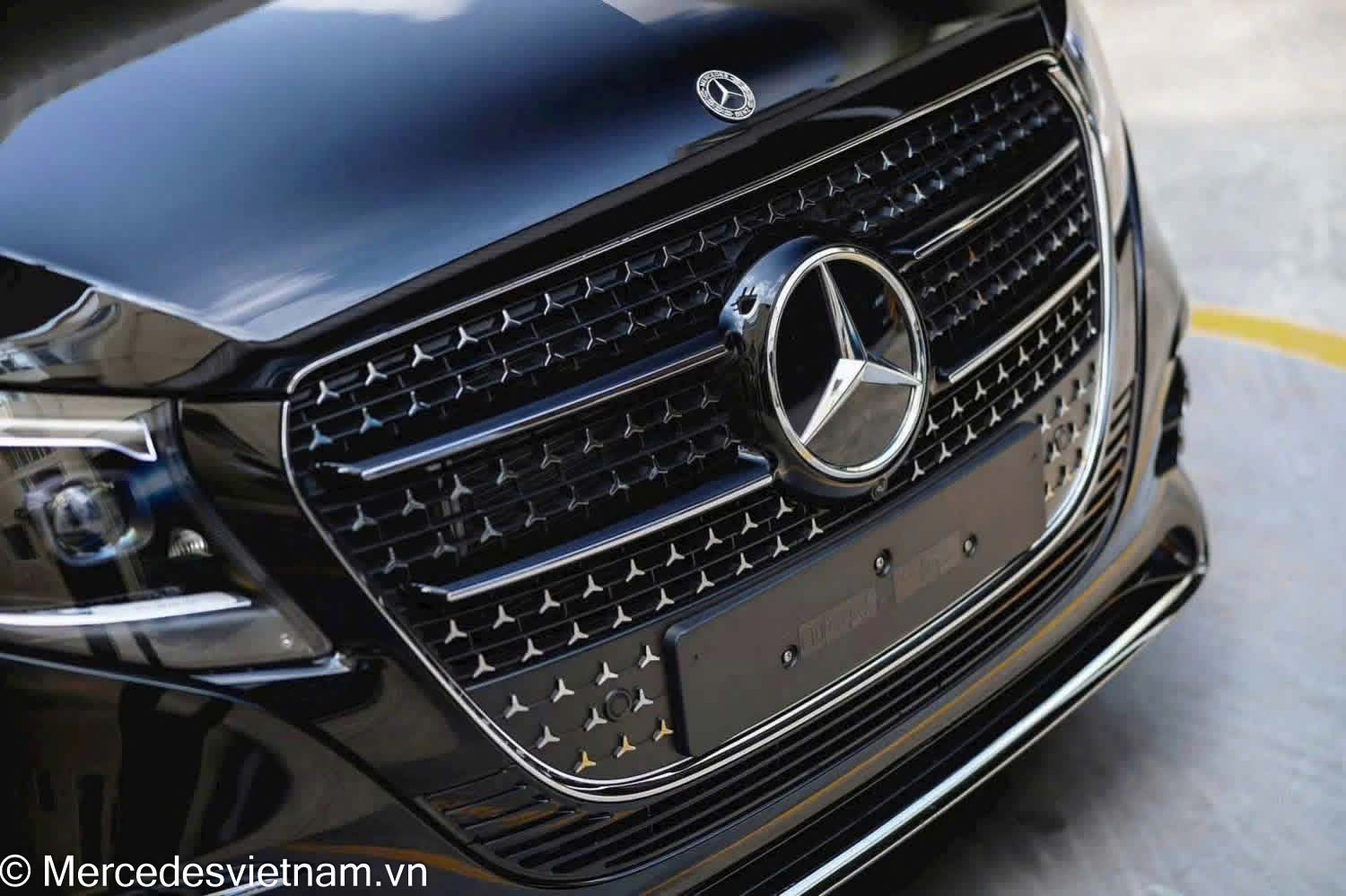 Mercedes V300 AMG