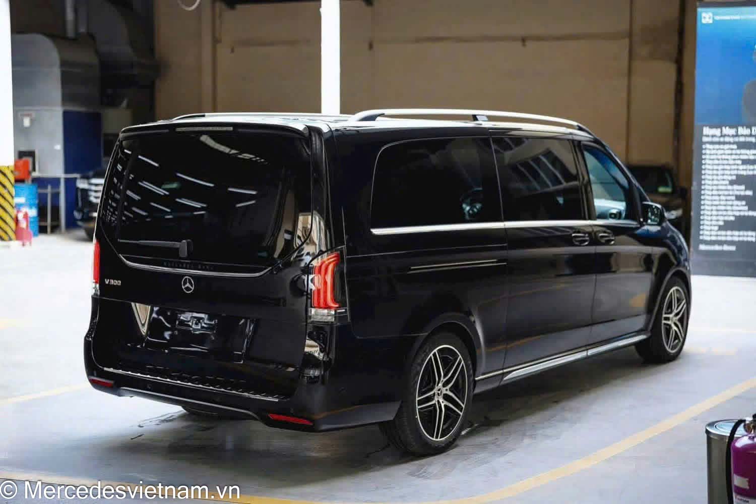 Mercedes V300 AMG