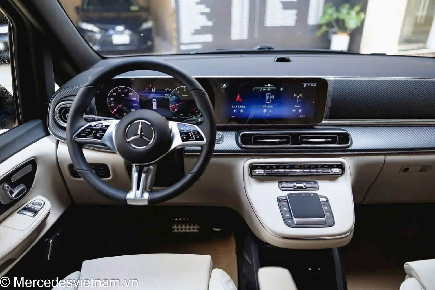 Mercedes V300 AMG